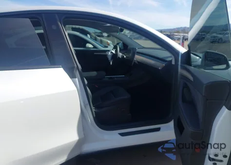 2023 Tesla Model Y Awd/Long Range Dual Motor All-Wheel Drive из США, поврежденный, VIN 7SAYGDEE4PA134810